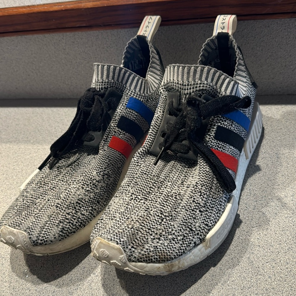 Men’s adidas shoes size 9.5